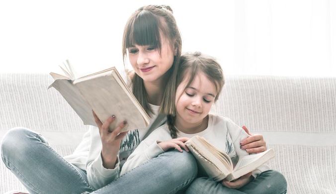 Keseruan Membaca Buku Cetak