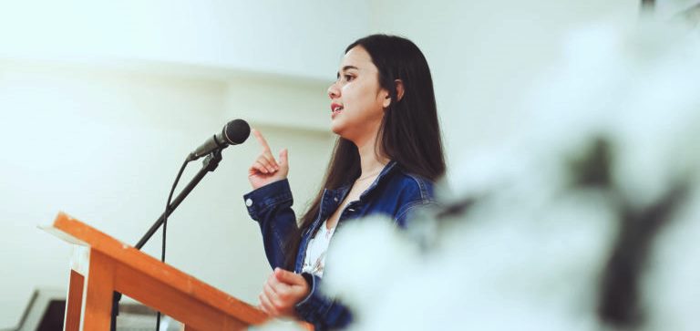Menghadapi Tantangan Public Speaking