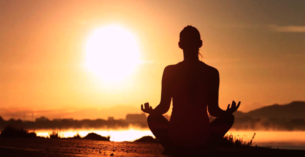 Mencoba Meditasi Menatap Bulan